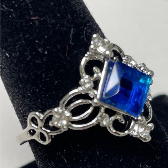 Elegant Silver Tone Scroll and Royal Blue Ring Size 8.5 - Picture 2 of 7